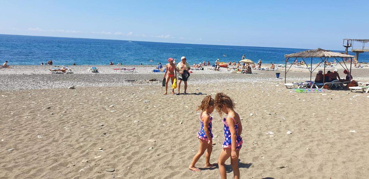 Ривер Гагра Hotel Bagian luar foto